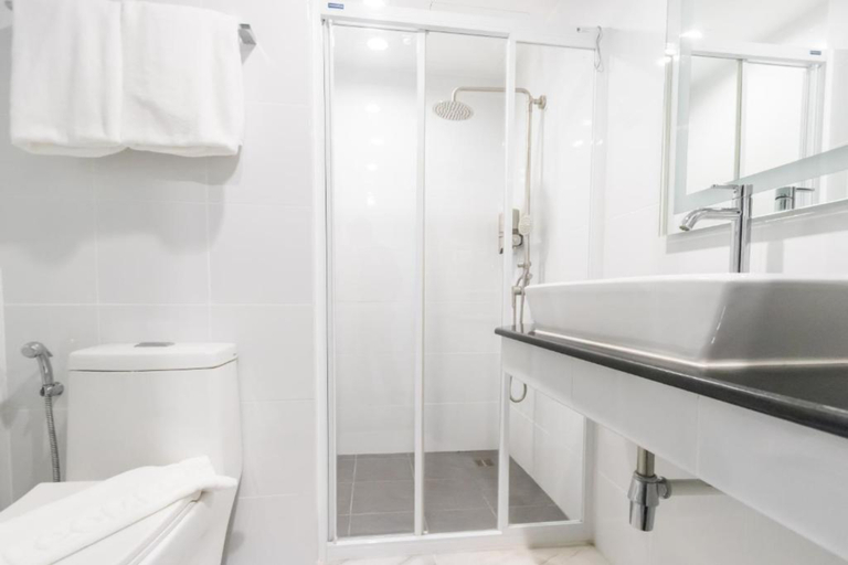 Bathroom 4, 12 The Residence Hotel (Don Mueang Airport), Don Muang