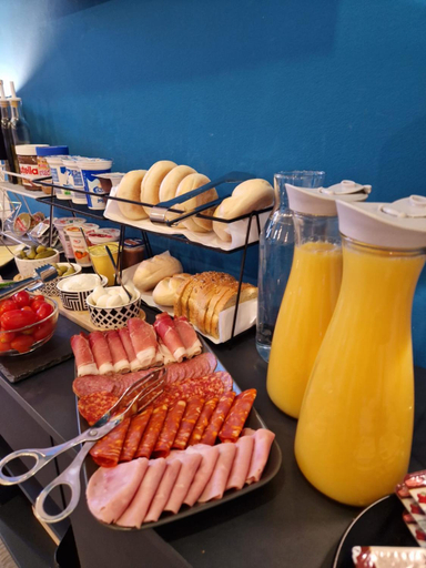 Food & Drinks