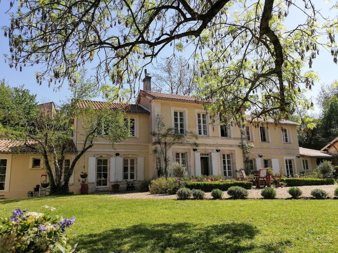 Others 3, Le Domaine Des Platanes, Charente
