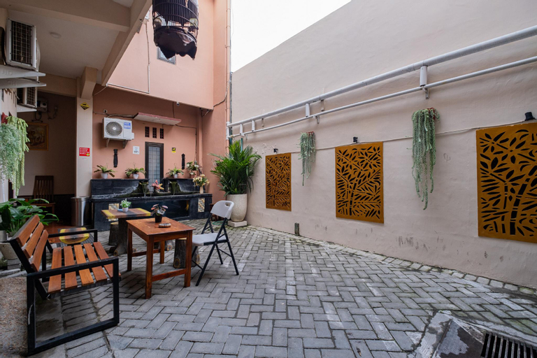 Food & Drinks, RedDoorz near Kampung Inggris Pare, Kediri