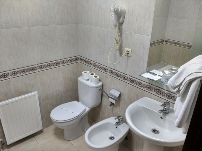 Bathroom 3, Hotel Aguila Real, Asturias