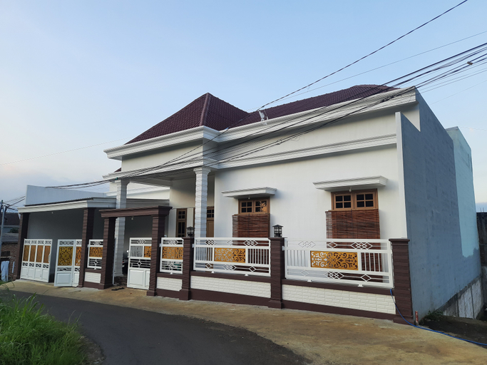 Exterior & Views, Villa Barokah Kota Batu, Malang