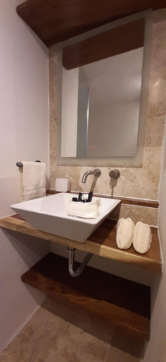Bathroom 4, Apartments in Casa Iris Downtown, Luxury and Modern Coliving space, Querétaro