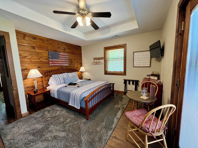 Bedroom 3, Walnut Waters Bed & Breakfast, Johnson