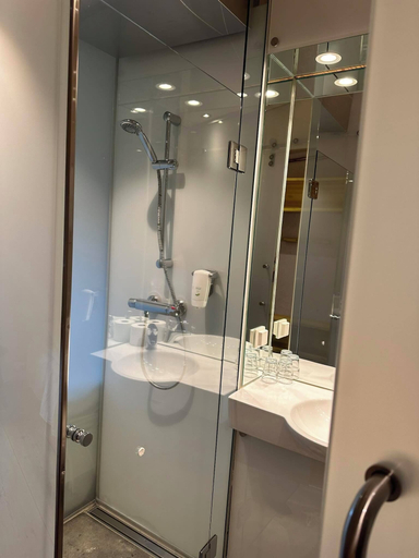 Bathroom 3, Preikestolen BaseCamp, Strand