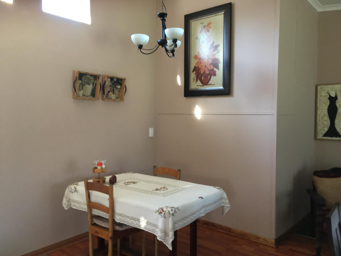 Others 3, De Sandsteen Gastehuis, Thabo Mofutsanyane