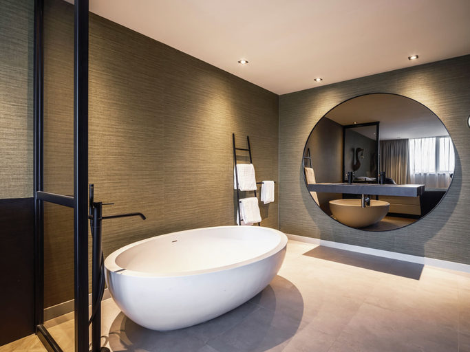 Bathroom 5, Van der Valk Hotel Maastricht, Maastricht