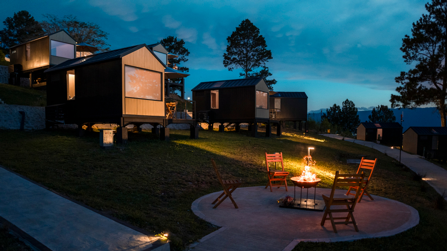Exterior & Views 14