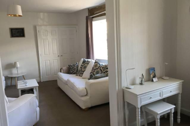 Bedroom 2, @ No.4, Somerset