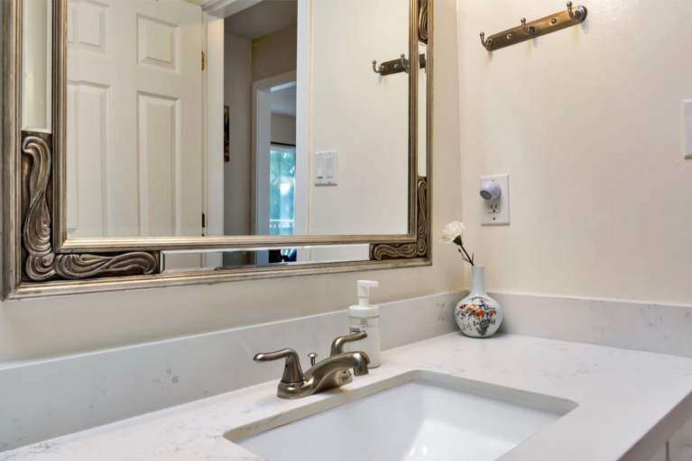 Bathroom 2, オーキッド ハウス ニア バンクーバー YVR エアポート, Greater Vancouver
