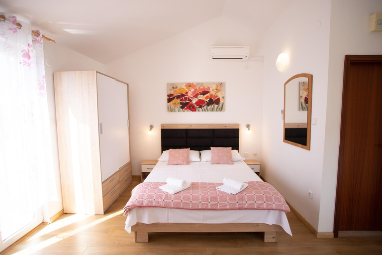 Others 3, Bol apartments Gospojica, Bol