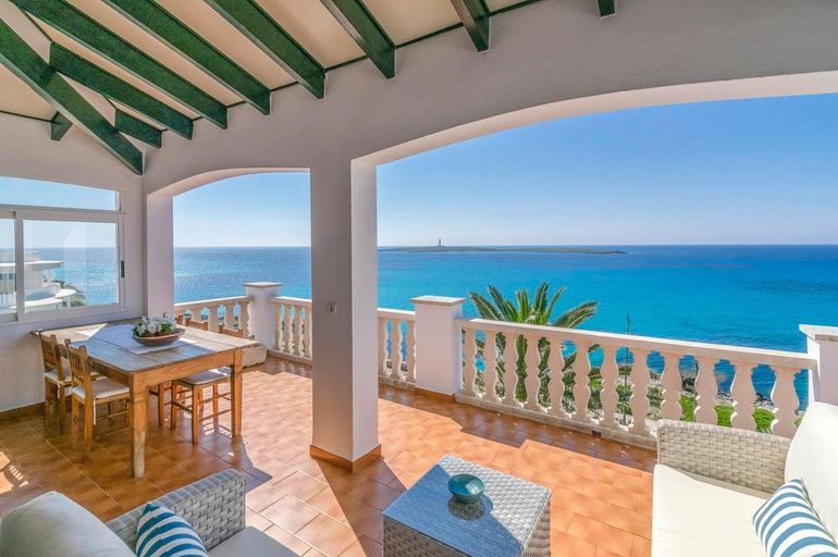Others 5, Villa Lola, Baleares