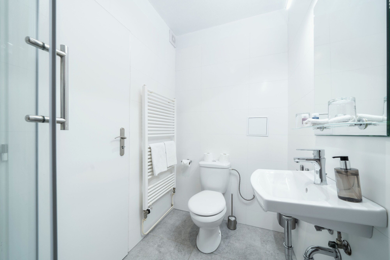 Bathroom 4, Hotel White Lion, Praha 8