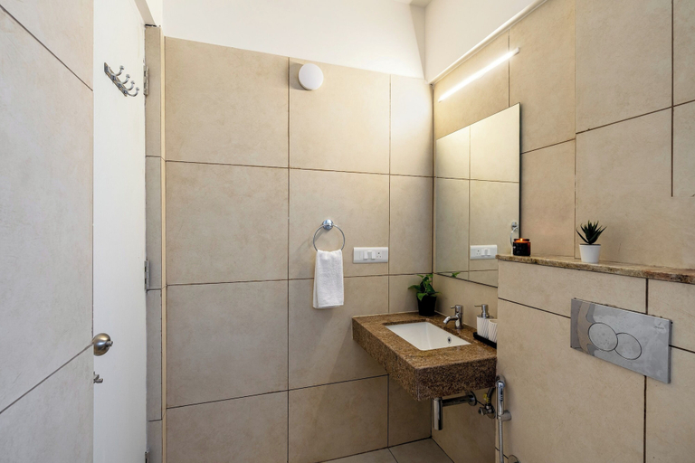 Bathroom 5, Wandr Hotel Ulssor, Bangalore