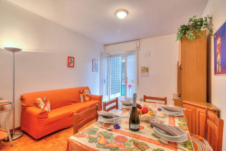 Room 2, Casa Letizia few min From sea, Imperia