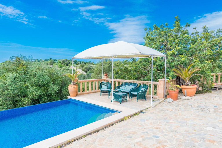 Room 4, Can Canals in Art With 5 Bedrooms and 4 Bathrooms, Baleares