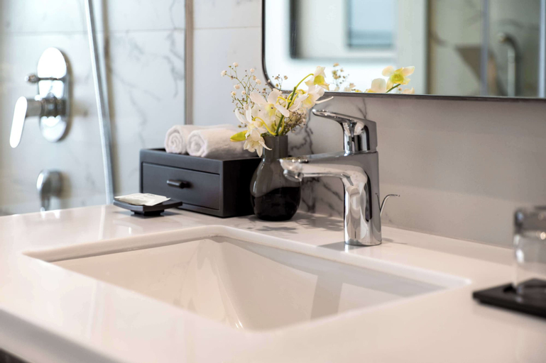 Bathroom 16
