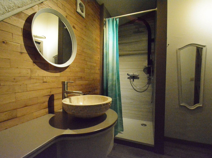 Bathroom 4, Chalet in Gesves With Terrace & Garden, Namur