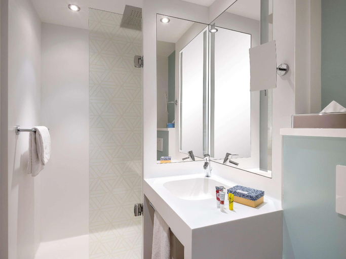 Bathroom 14