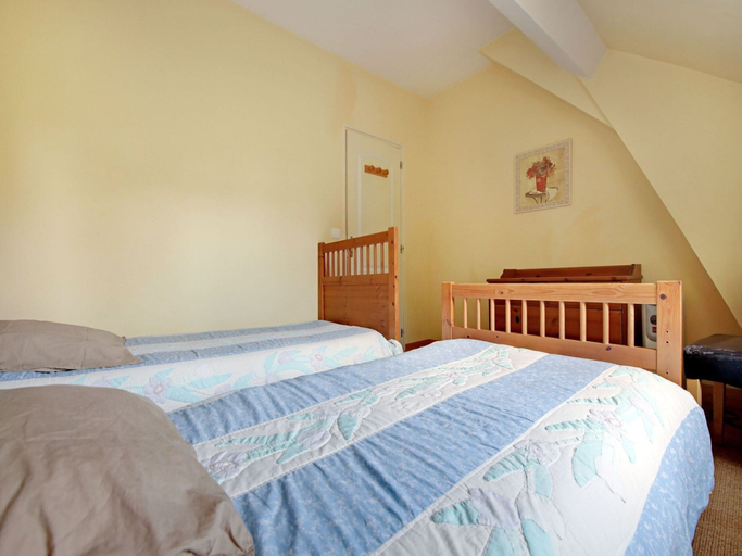 Others 3, Charming Holiday Home in Raizeux Near Forest, Yvelines