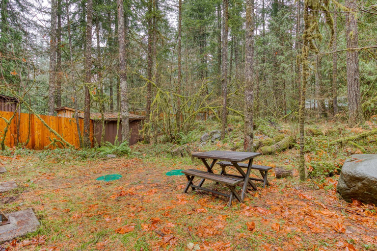 Others 2, Chalet Shangri-La, Clackamas