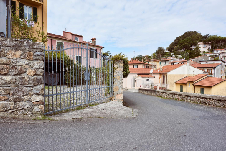 Torretta sul Golfo - con parcheggio, La Spezia