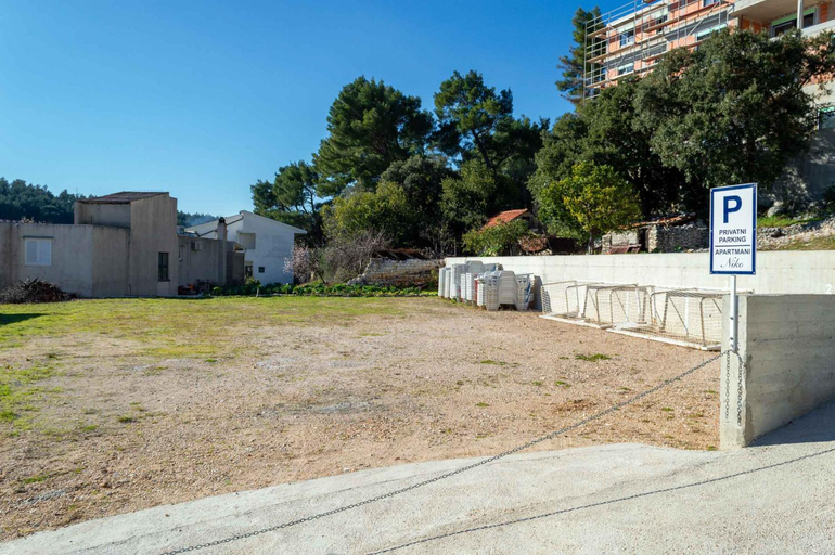 Others 5, Niko Apartments, Gradac