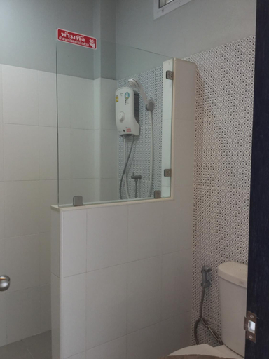 Bathroom 3, Chan place Hotel, Chok Chai