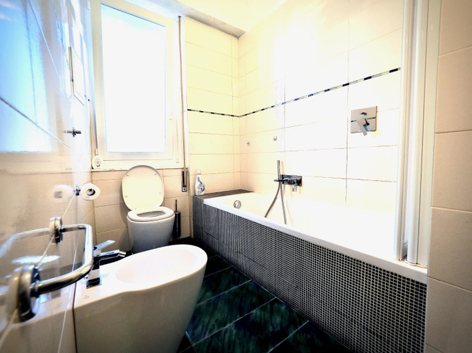 Bathroom 14