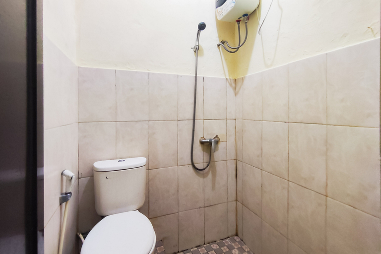 Bathroom 3, Pulogadung Residence by Nam Redpartner, East Jakarta