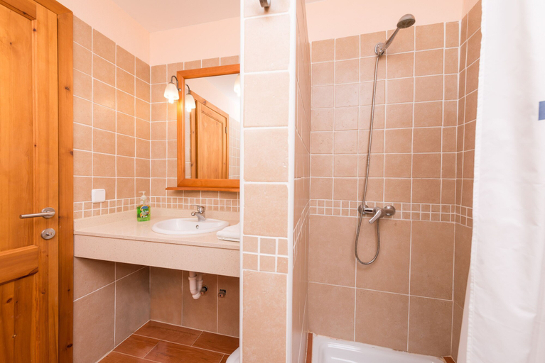 Room 5, Can Canals in Art With 5 Bedrooms and 4 Bathrooms, Baleares