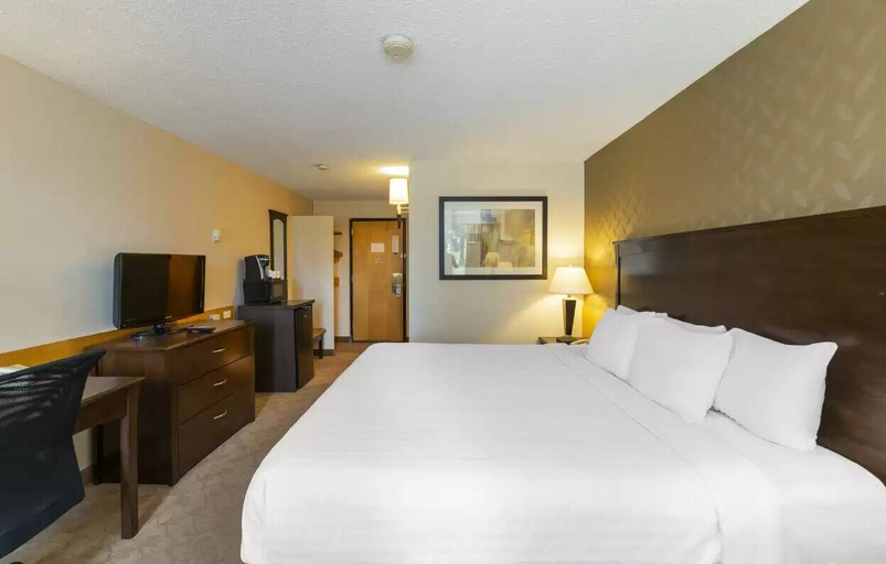Bedroom 3, Prestige Riverside Lodge, Cariboo