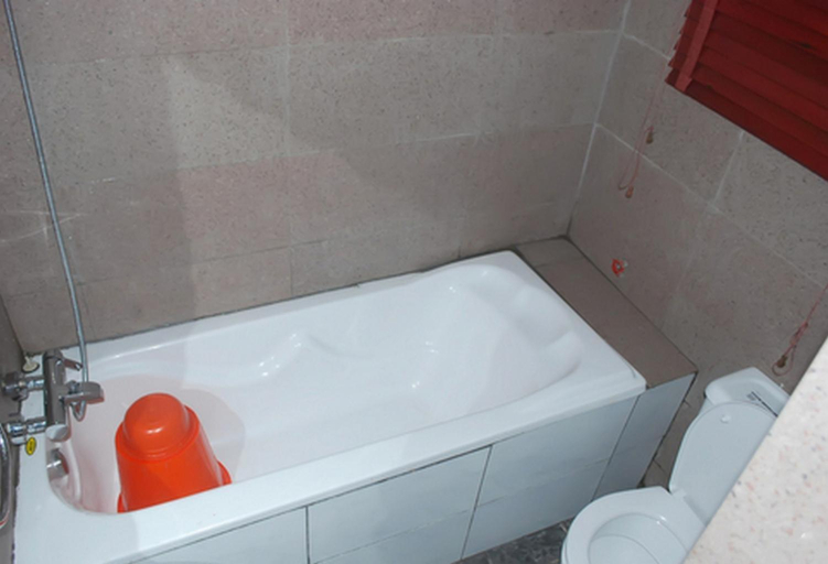 Bathroom 2, Owees Place-Guest Room, Surulere