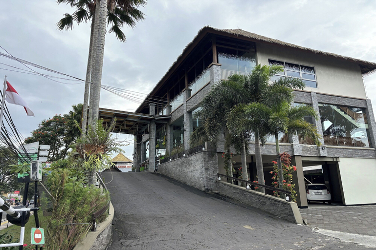 Exterior & Views 8