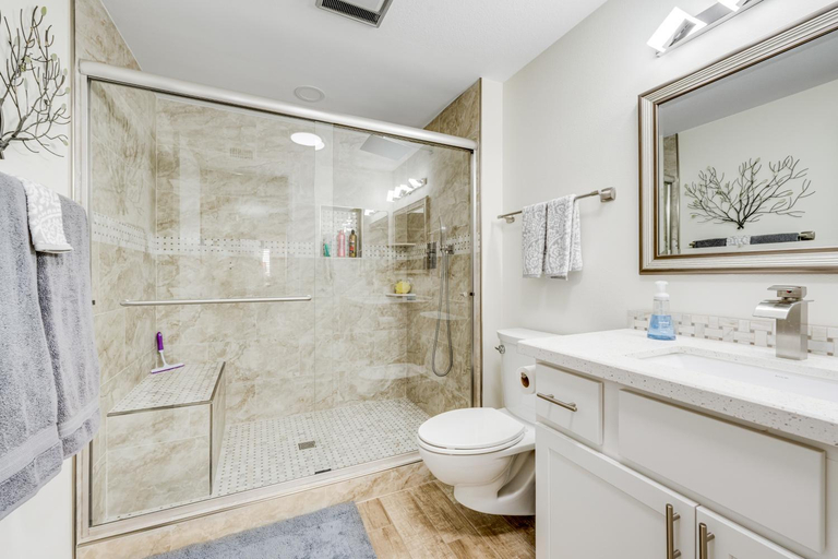 Bathroom 3, Sun City's Charmer, Maricopa