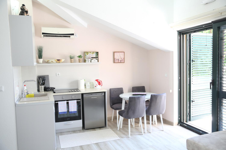 Kitchen 3, Apartmani Dijana 2