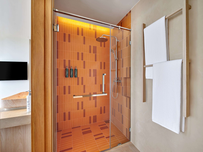 Bathroom 5, Hilton Garden Inn Rayong, Muang Rayong