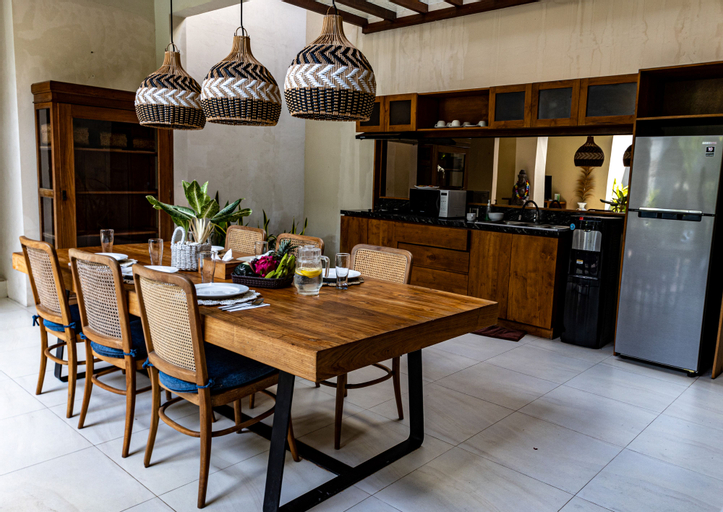 Dining Room 24