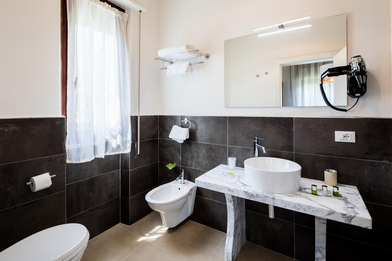 Bathroom 4