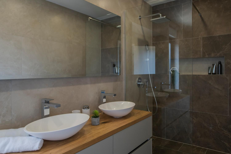 Bathroom 4, Villa Magna luxury apartments, Murter