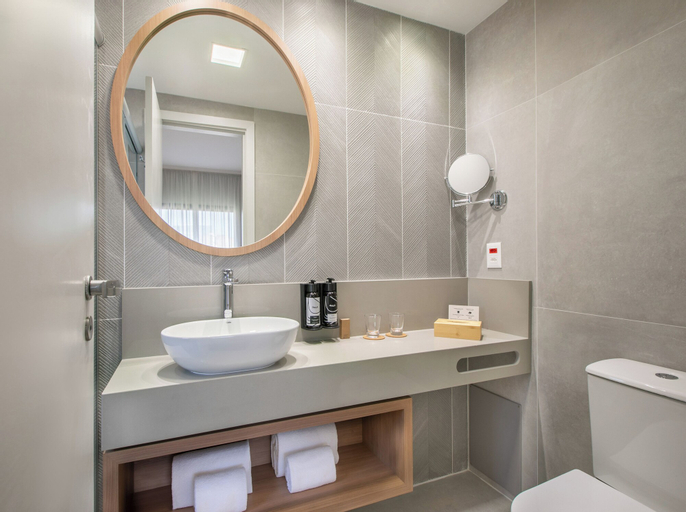 Bathroom 13