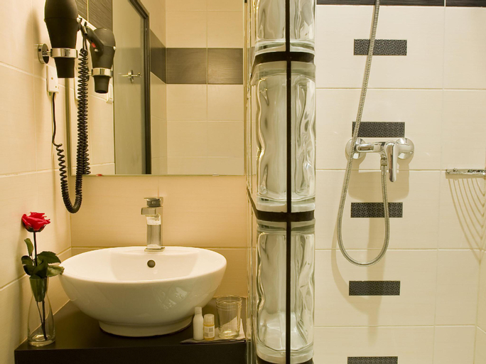 Bathroom 12