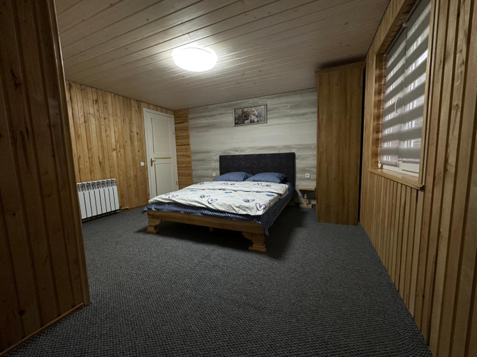 Bedroom 2, Карпатська ніч, Skolivs'kyi
