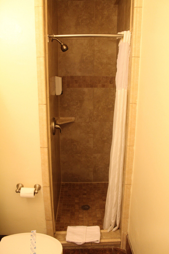 Bathroom 4, Riverside Inn & Suites Santa Cruz, Santa Cruz
