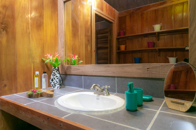 Bathroom 5, La Kukula Lodge, Talamanca