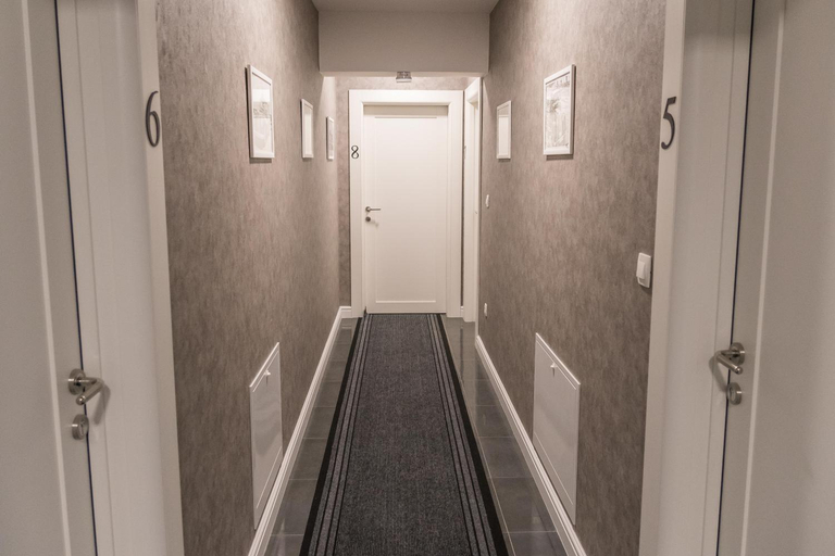 Others 4, A klub apartmani, Čačak