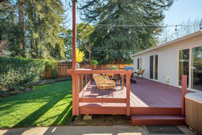 Exterior & Views 1, with Hot Tub & Detached Office, Modern 3BR in Napa! home, Napa