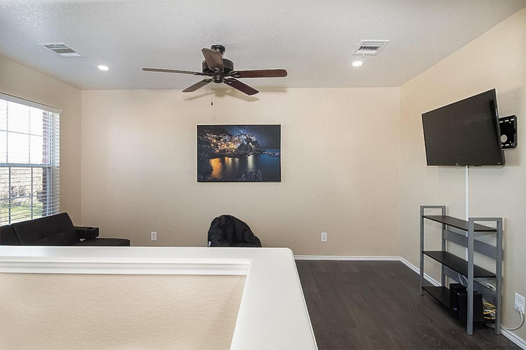 Bedroom, Cozy Home - Self Check-In w/Spacious Deck, Bexar