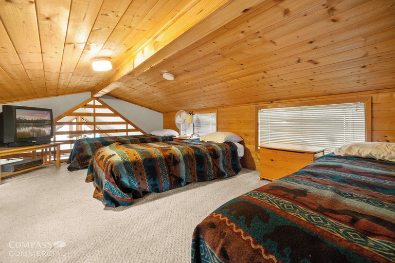 Bedroom 2, Willamette Pass Inn Chalets, Klamath