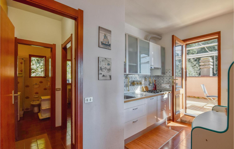 Others 4, Beautiful Home In Puntarospo, Genova
